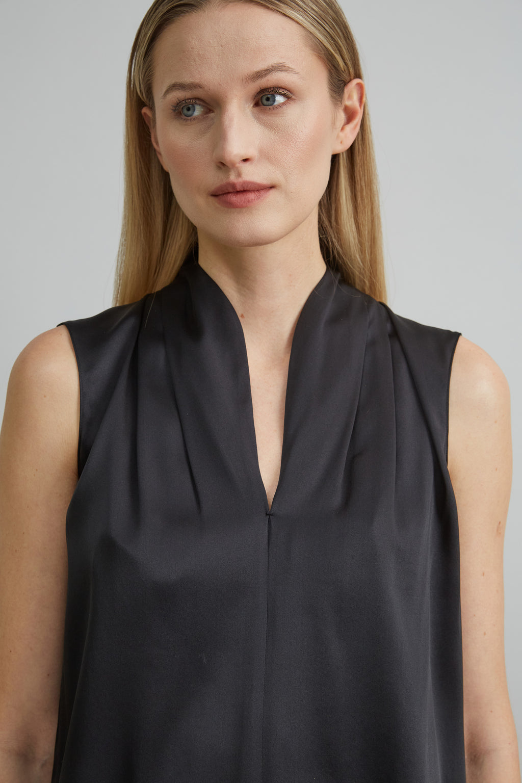 Women Sleeveless Silk Satin Contour Shirt Black | Elie Tahari