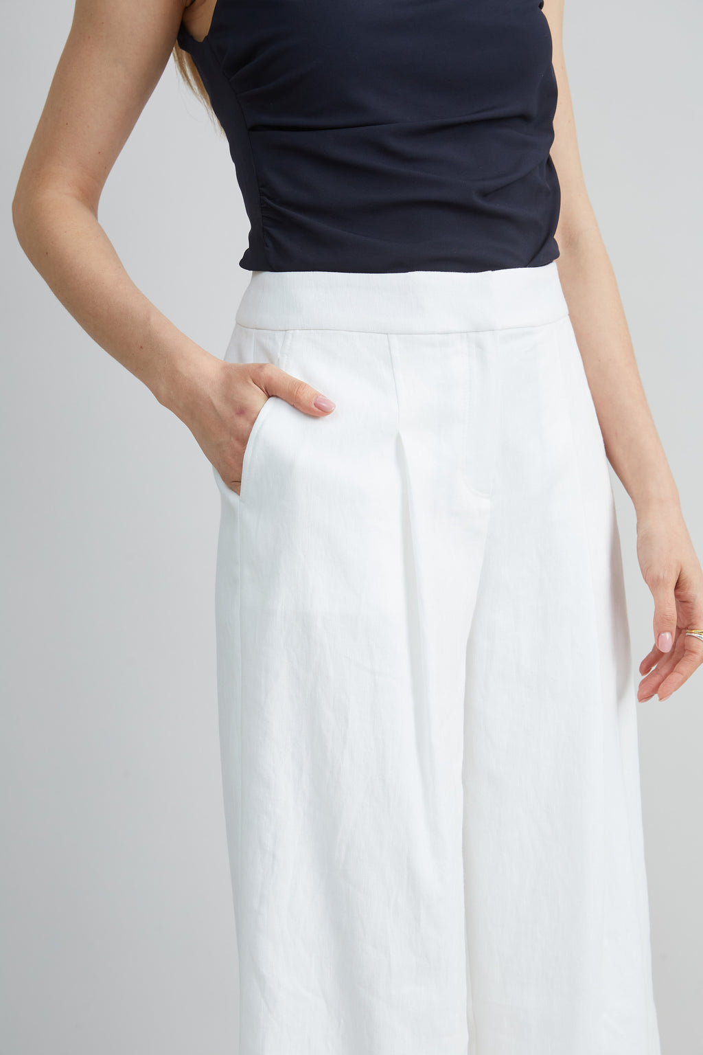 Women Pleated Linen Pant  | Elie Tahari