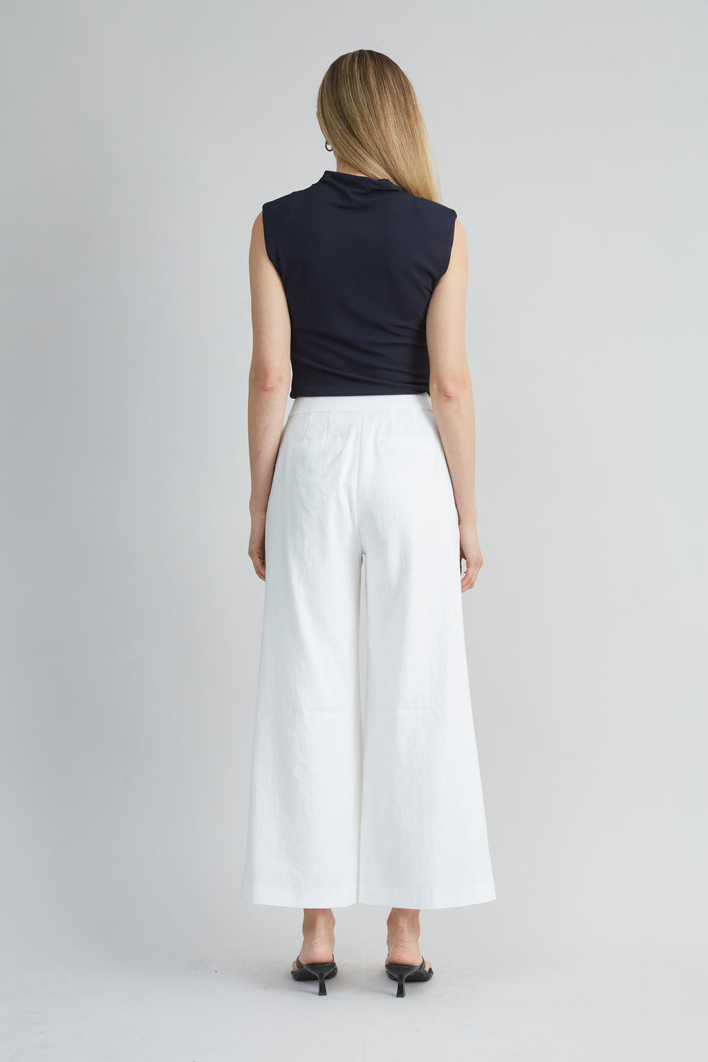 Women Pleated Linen Pant  | Elie Tahari