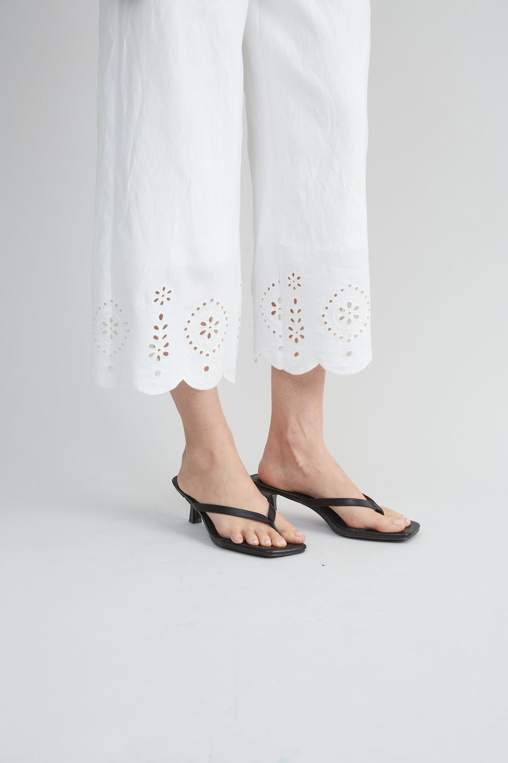 Women Linen Scallop Hem Pant  | Elie Tahari