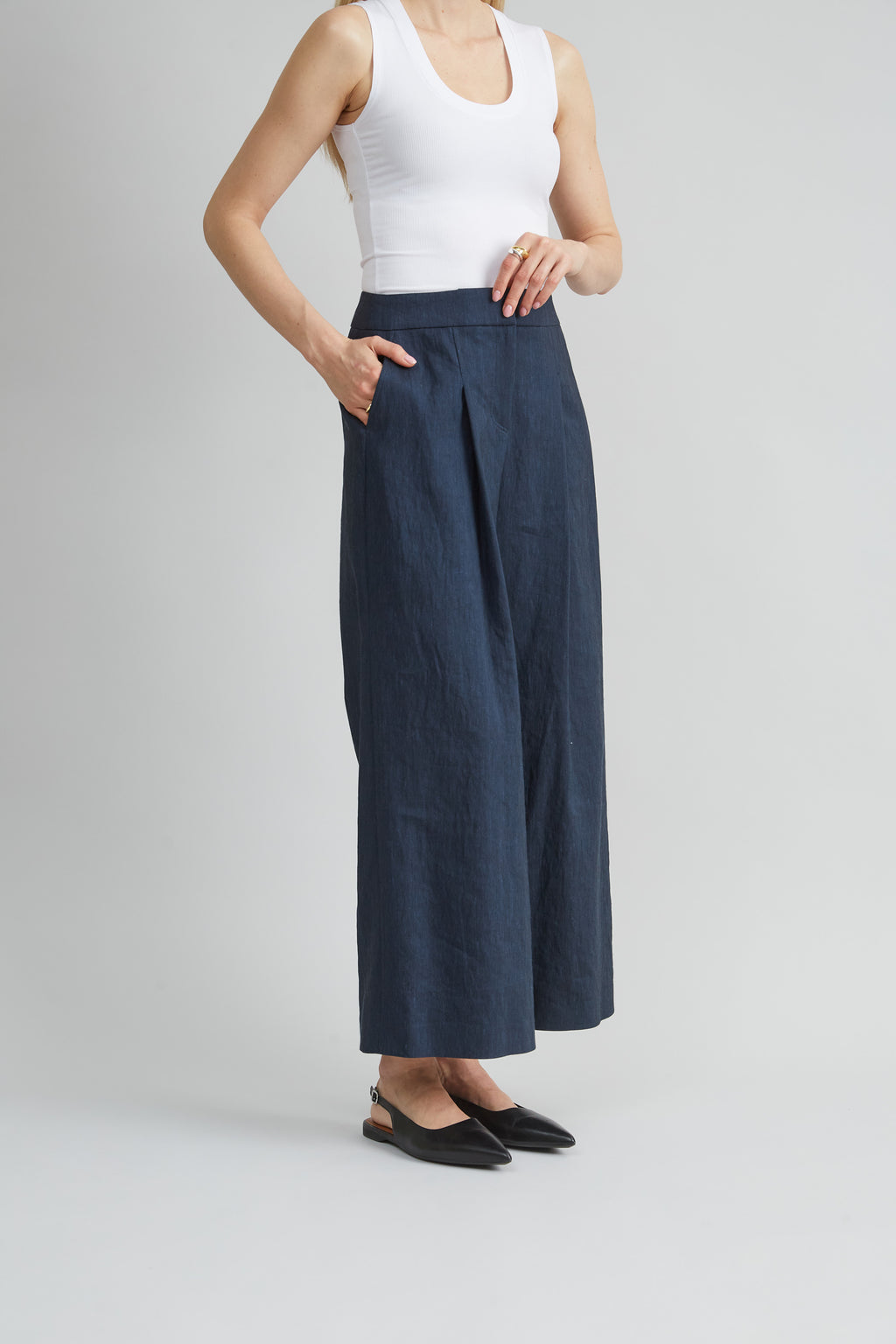 Women Pleated Linen Pant  | Elie Tahari